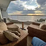 Apartamento No Tropical Executive Hotel Com Varanda, 1 Cama De Casal E 2 Camas De Solteiro