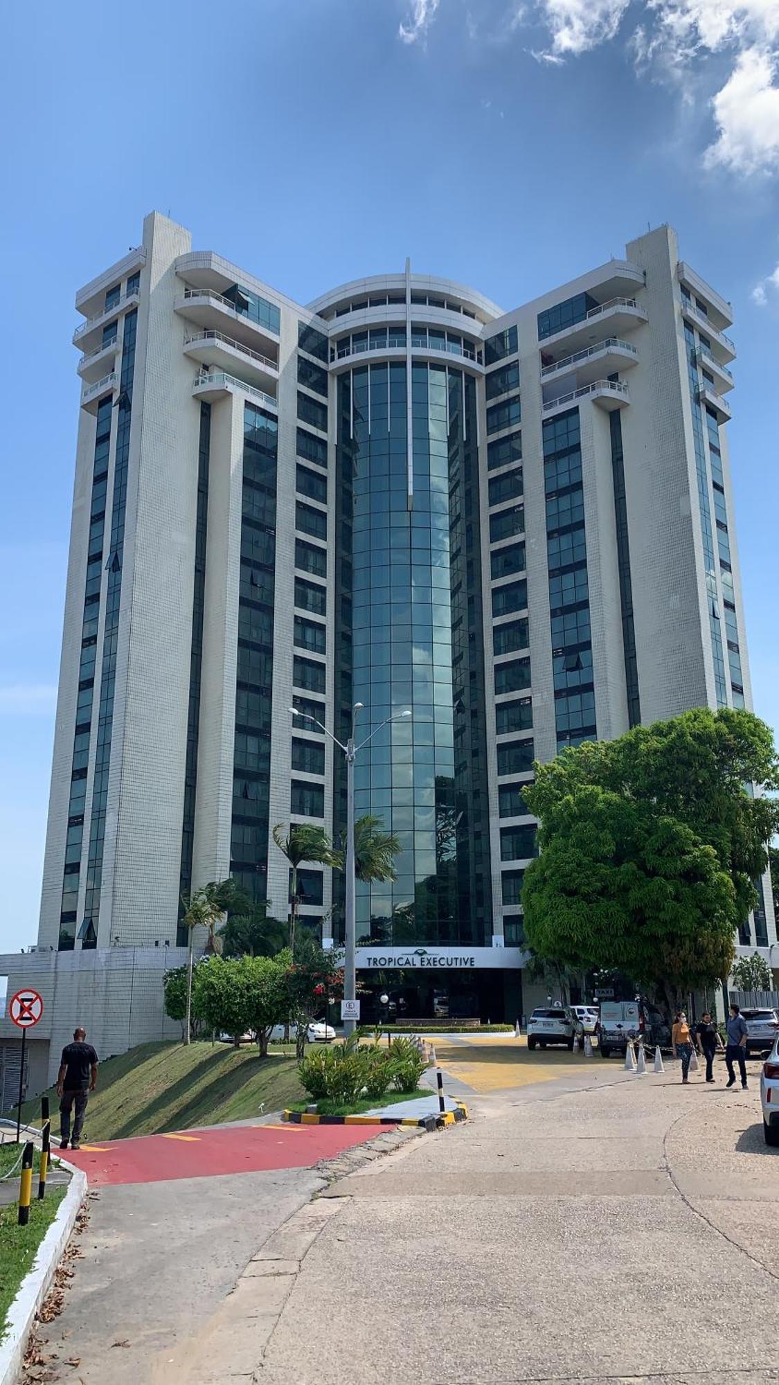 No Tropical Executive Com Varanda, 1 Cama De Casal E 2 Camas De Solteiro *